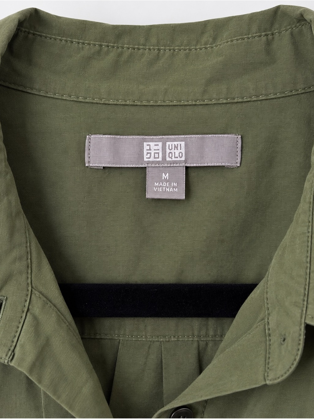 UNIQLO Women’s Olive Green Button Down Shirt Size Medium - Picture 3 of 3
